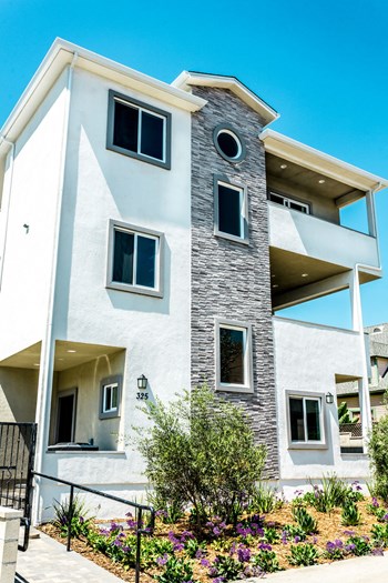 235 Cedar Ave. 3 Beds Apartment for Rent