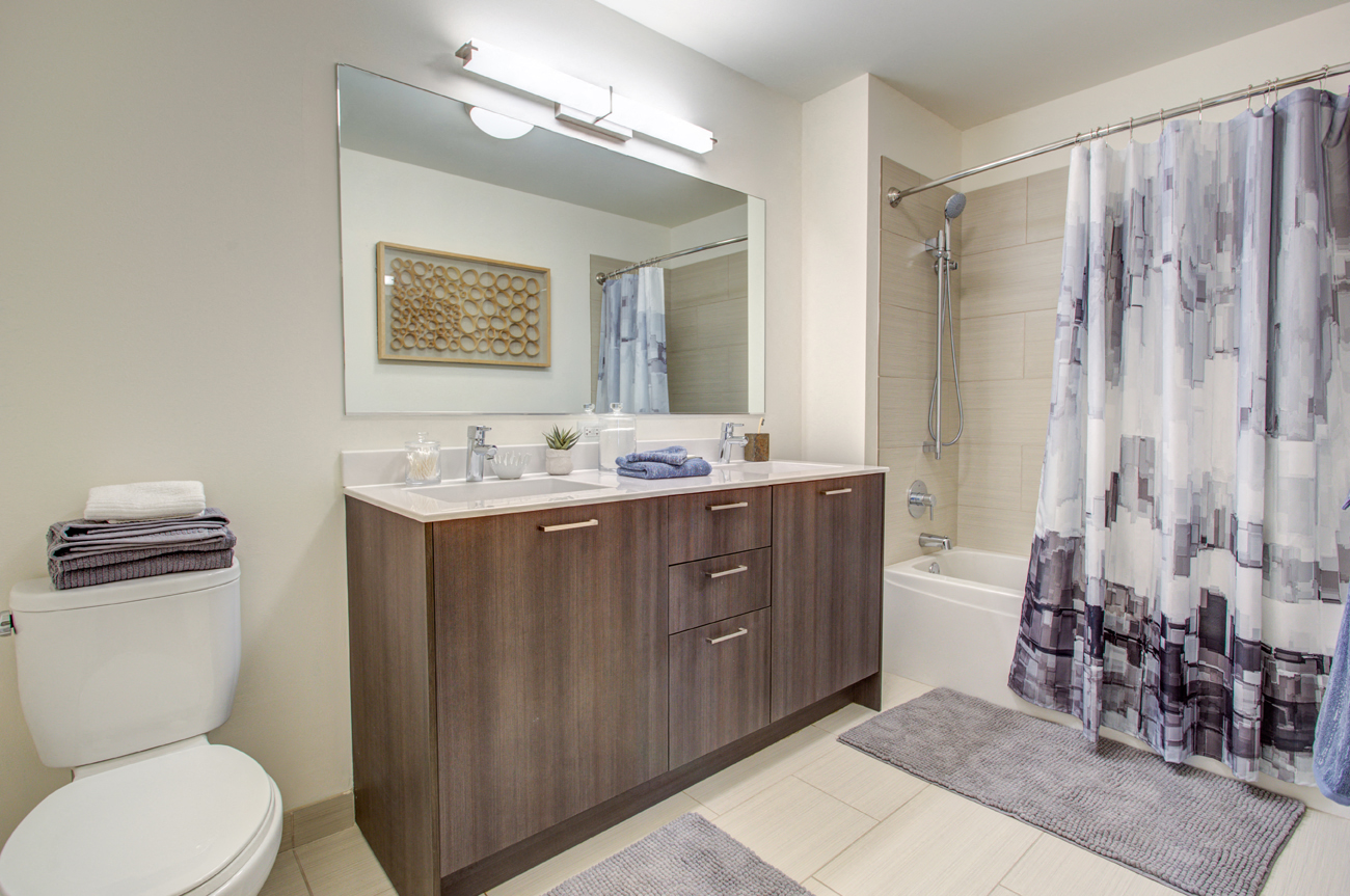 Luxurious Bathroom at One 333, Chicago