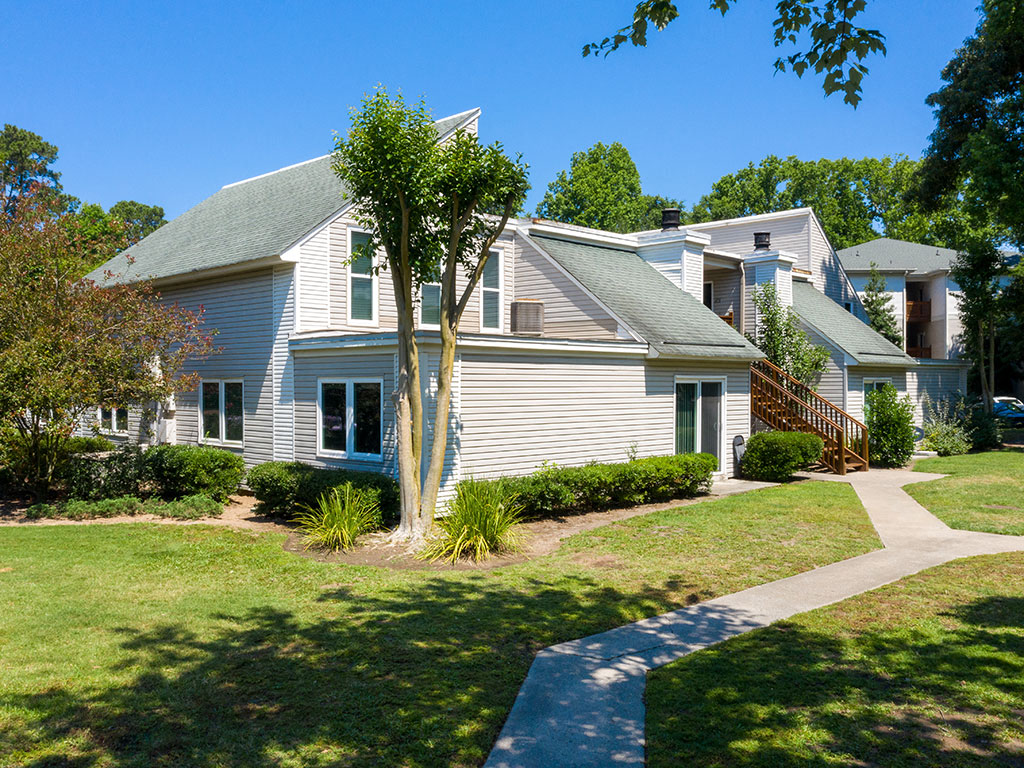 Photos of Windjammer Apartments in Charleston, SC