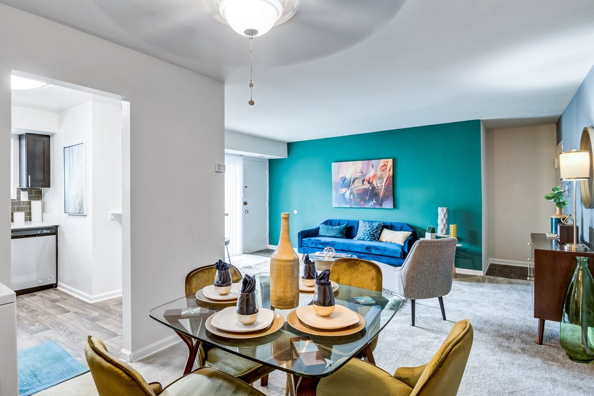 Lynbrook At Mark Center Apartment Homes
