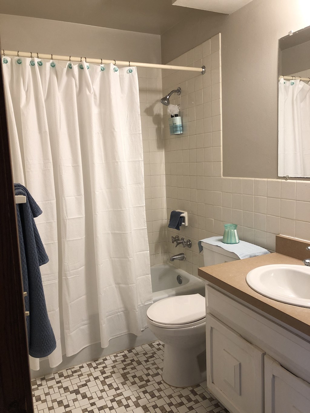 Granite Flats Apartments, 316 Larpenteur Ave E, East St. Paul, MN