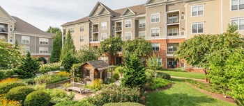 102 Fallsgrove Boulevard 1-2 Beds Apartment for Rent - Photo Gallery 3