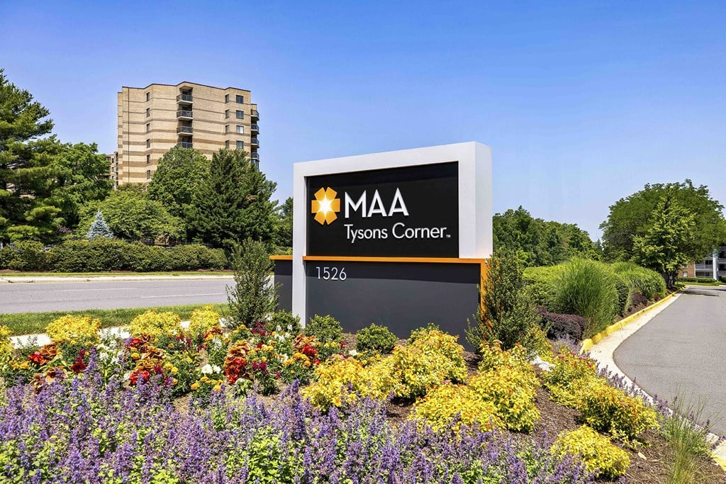 A sign for MAA Ijons Corner with a number 1526 on it.