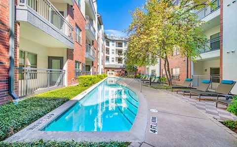 the pool at the preserve apartments