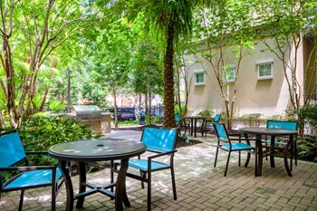 712 South Howard Ave. 1-3 Beds Apartment for Rent - Photo Gallery 3