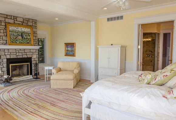 3300 South Lake Shore Drive Studio House for Rent - Photo Gallery