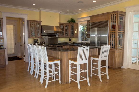 3300 South Lake Shore Drive Studio House for Rent - Photo Gallery