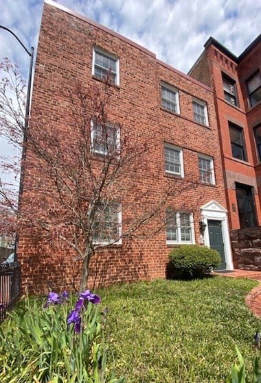 638 Independence Avenue SE 1-2 Beds Apartment for Rent