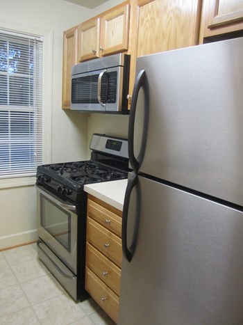 4822-4842 Fairfax Drive 1 Bed Apartment for Rent - Photo Gallery 2