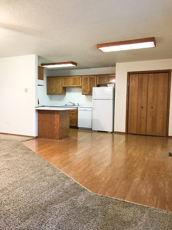 321 W 7th Street 2 Beds Apartment for Rent - Photo Gallery 5