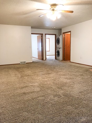 321 W 7th Street 2 Beds Apartment for Rent - Photo Gallery 4