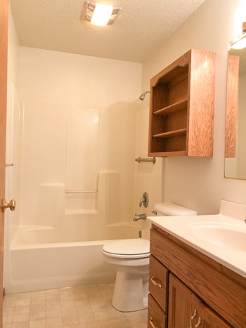 321 W 7th Street 2 Beds Apartment for Rent - Photo Gallery 6
