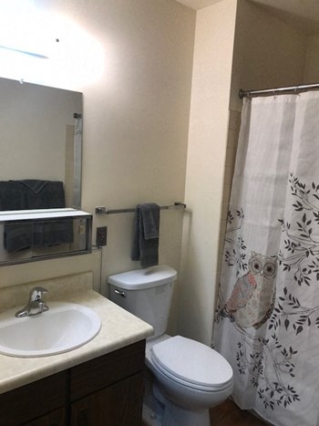 3215 MISCHICOT RD 1-2 Beds Apartment, Affordable for Rent - Photo Gallery 5