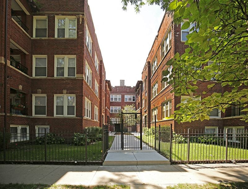 Bernard Chicago Apartments Albany Park Home Rental central air - Photo Gallery 1