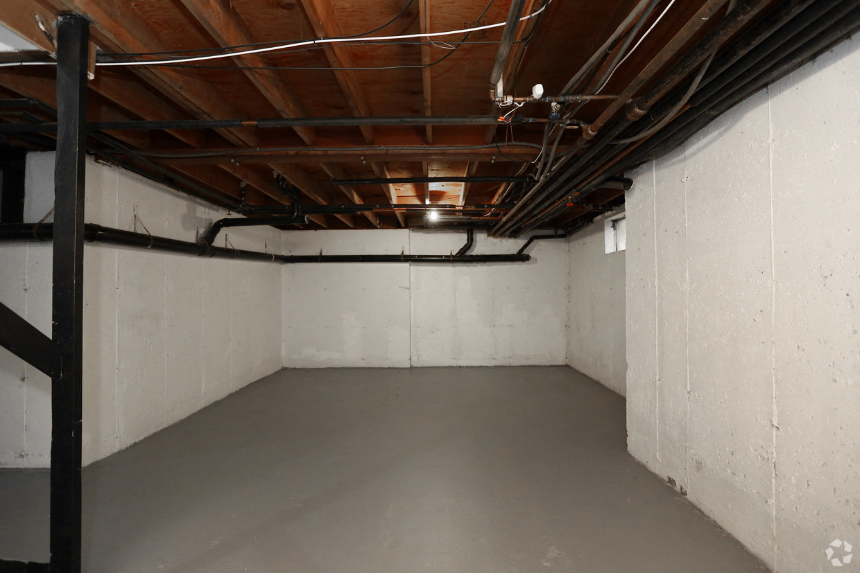 Spacious Basemet
