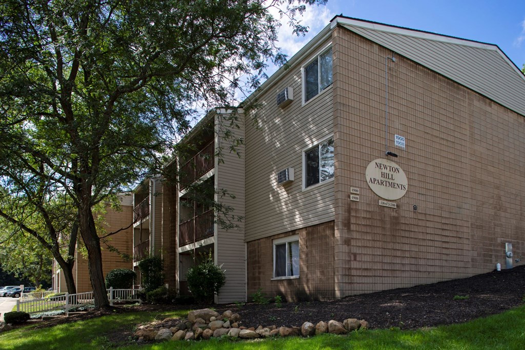 the building where the hotel is located