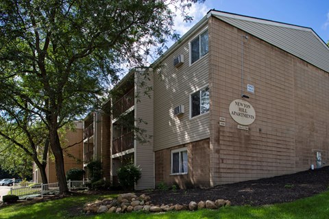 the building where the hotel is located