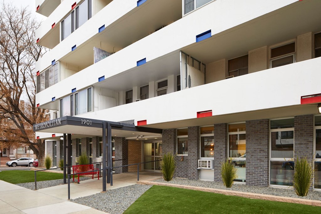 the building in which the hotel is located