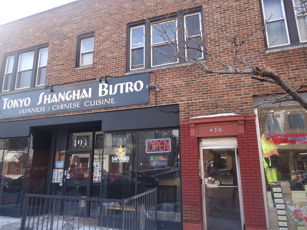 a brick building with a sign that reads hanan futuro