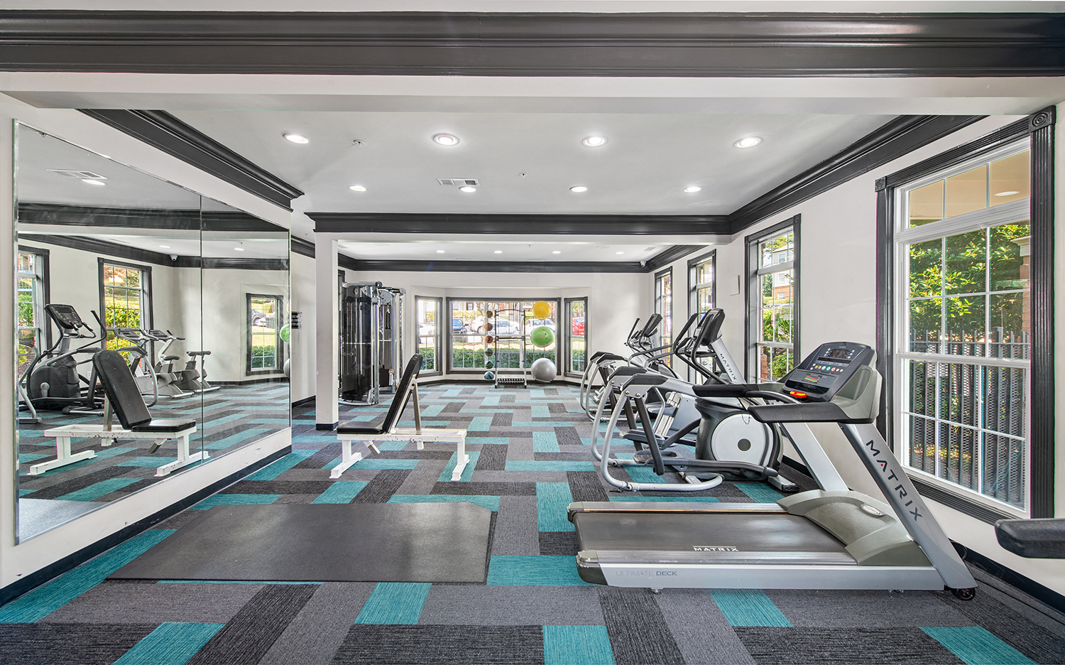 the gym at the estates apartments