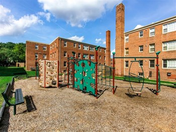 Fairway-Park-Apartments-Playground Fairway-Park-Apartments-Playground - Photo Gallery 5
