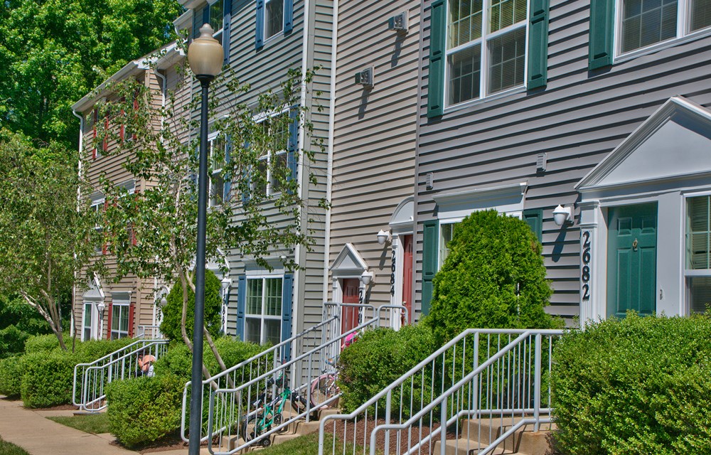 Riverwoods Apartments And Townhomes, 16573 Nanticoke Way, Woodbridge