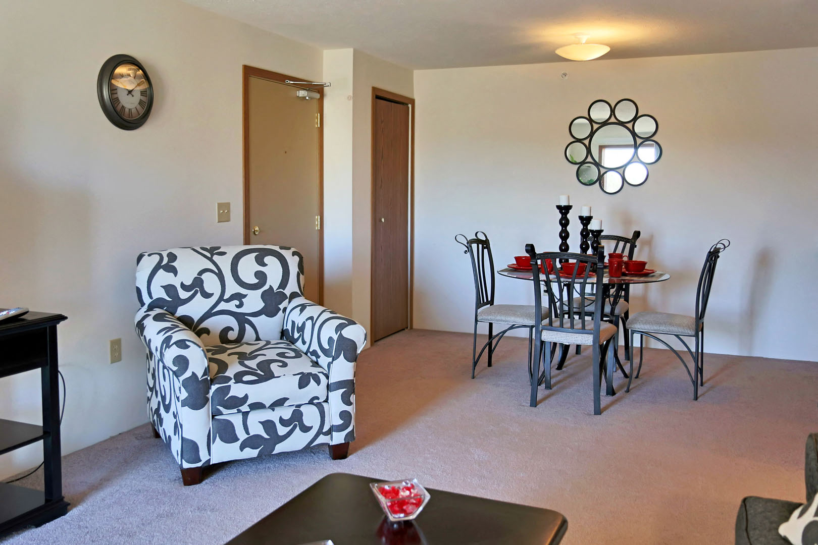 dining area  at Breckenridge Estates Apartments in Lawrenceburg, KY