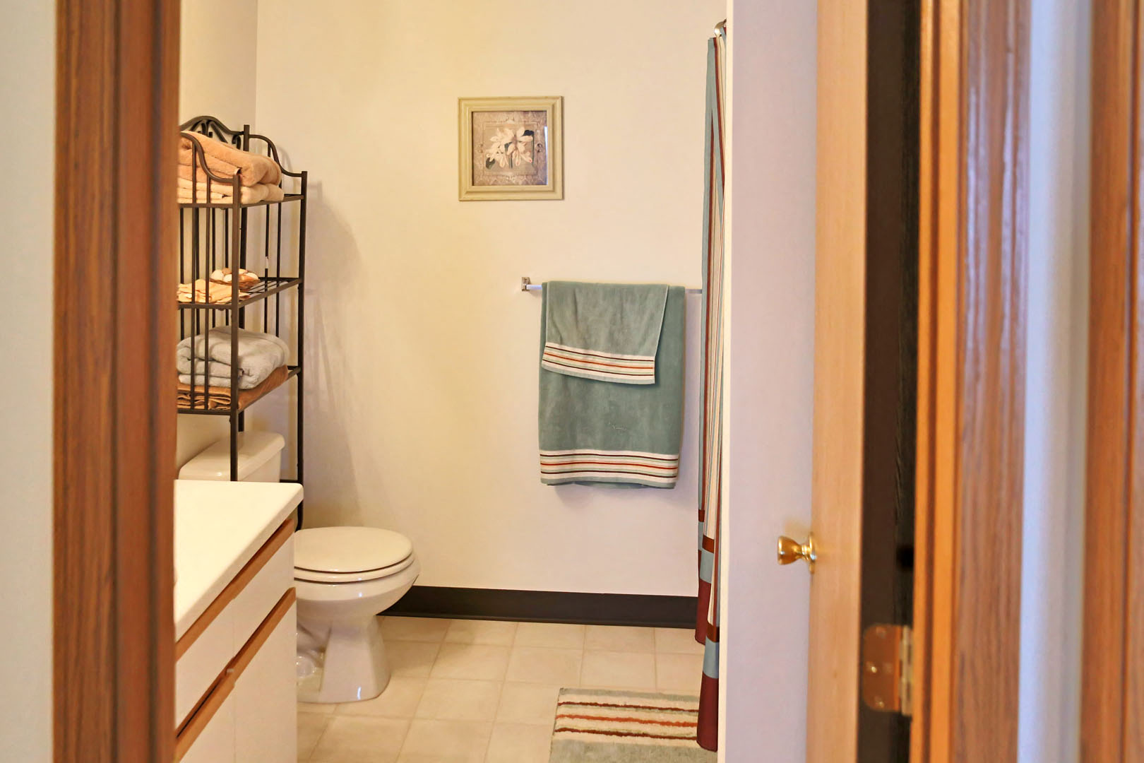bathroom  at Breckenridge Estates Apartments in Lawrenceburg, KY