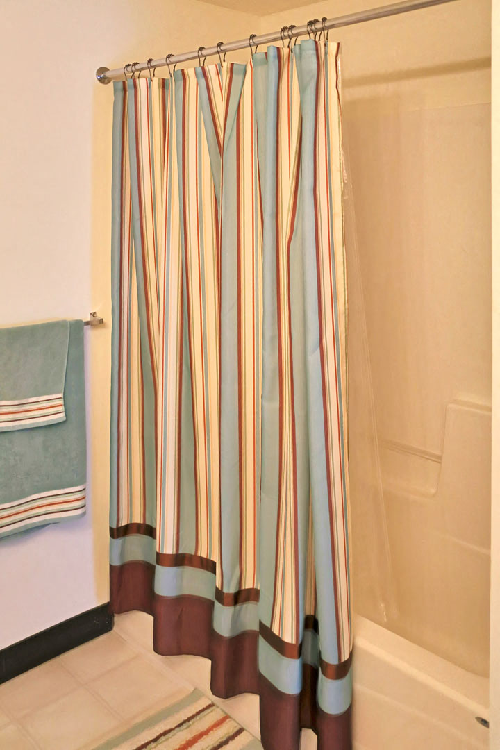 bathroom  at Breckenridge Estates Apartments in Lawrenceburg, KY