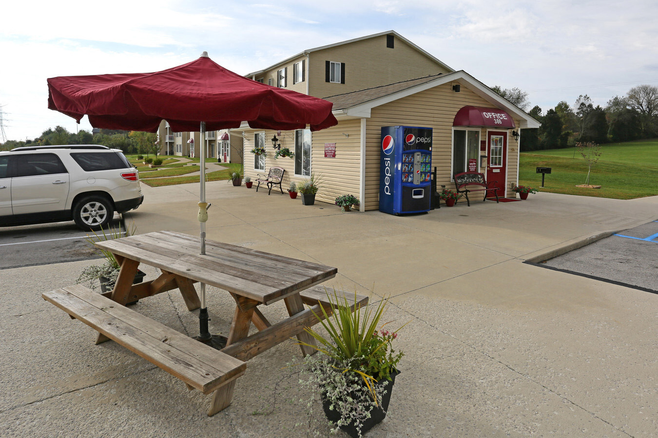 Picnic Exterior Fry Estates 386 Parkers Mill Way, Somerset, KY 42503