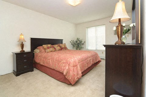 a bedroom with a bed and two night stands