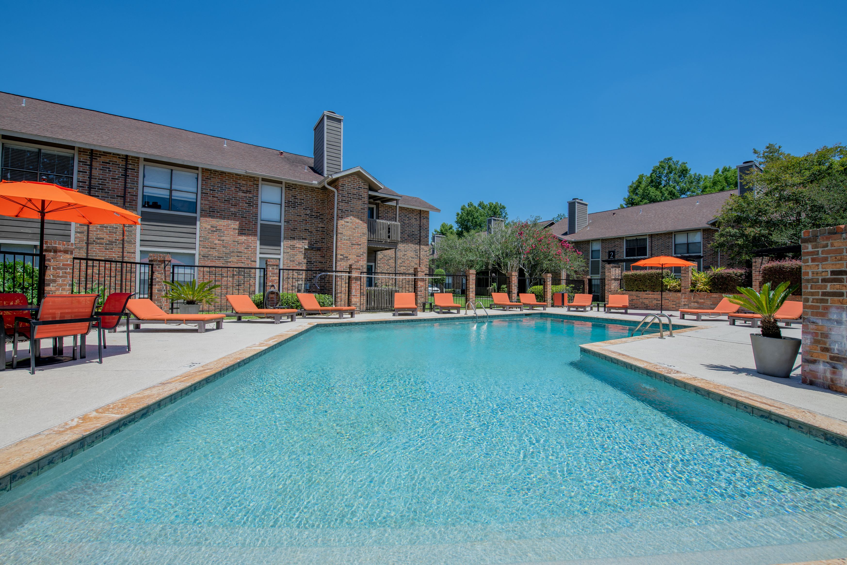 Emberwood Apartments Lafayette, LA Sparkling Pool