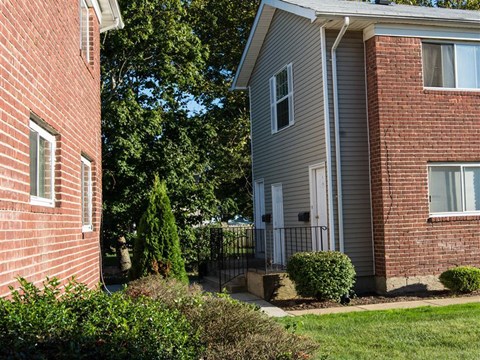 Building exterior at Brookwood at Bay Shore in Bay Shore, NY 11706