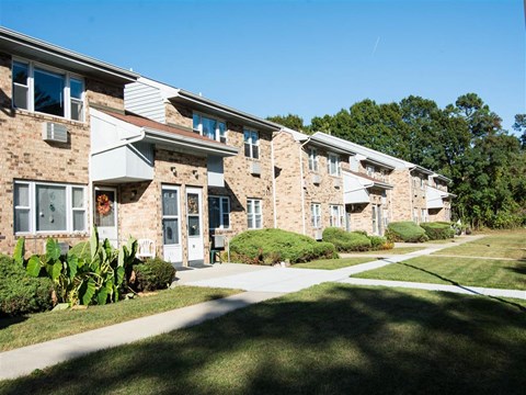Exterior View at Brookwood at Oakdale 55+, Oakdale, 11769