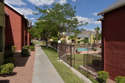 Walking paths at Ryan's Crossing Apartment, Texas, 79912