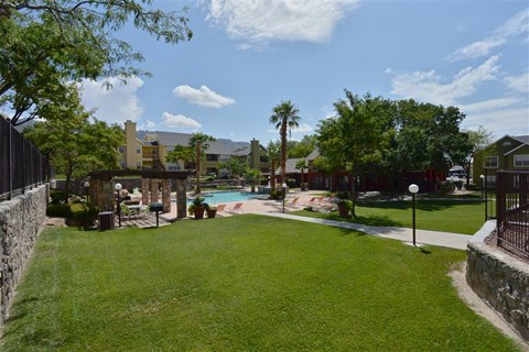 Lush and maintained grounds at Ryan's Crossing Apartement, Texas, 79912