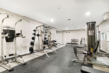 fitness center at Fountain Pointe apartments