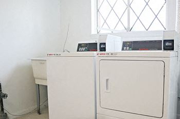 Onsite laundry Facility at Fountain Pointe apartments & townhomes