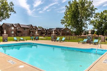 Grand Blanc apartments with nice swimming pool
