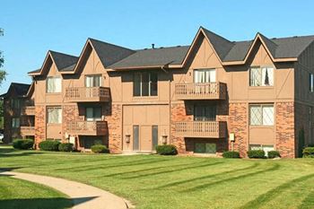 Fountain Pointe apartments & townhomes in Grand Blanc