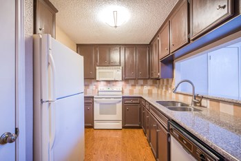 13912 Hollowgreen Dr 2 Beds Apartment for Rent - Photo Gallery 5