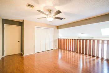 13912 Hollowgreen Dr 2 Beds Apartment for Rent - Photo Gallery 6