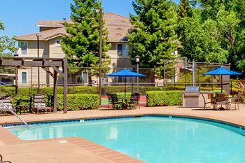 Preserve at Blue Ravine - BBQ areas and cabanas