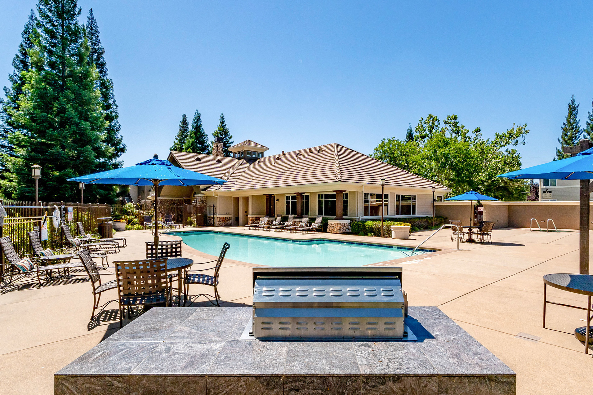 Preserve at Blue Ravine - BBQ area