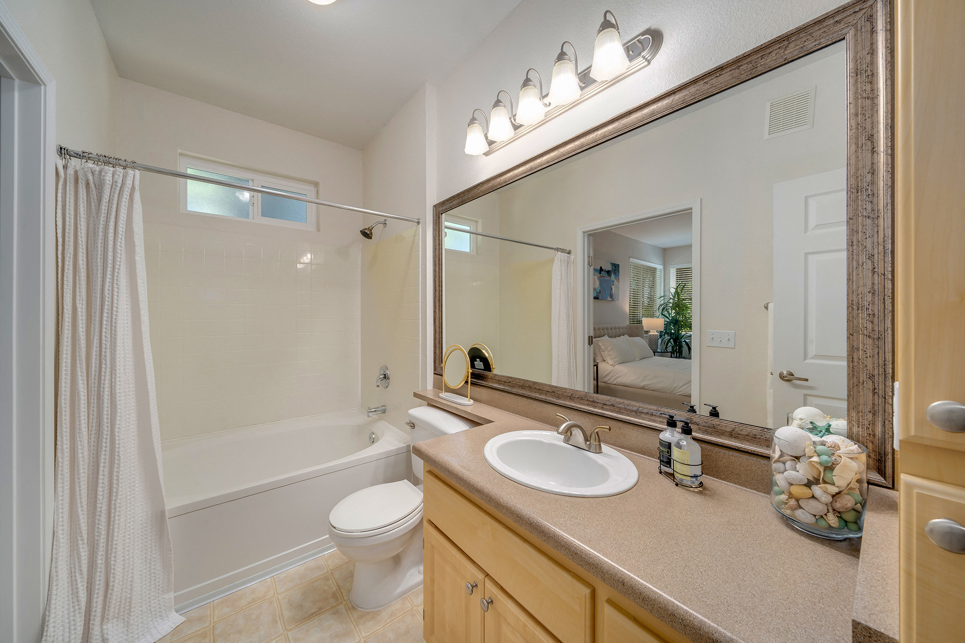 Preserve at Blue Ravine - Spacious bathrooms with roman soaking tubs