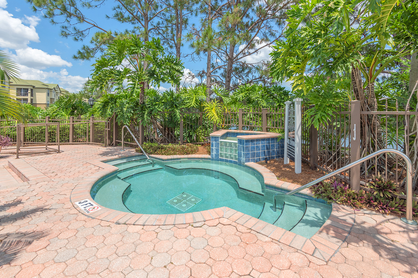 Park Del Mar Apartments heated spa