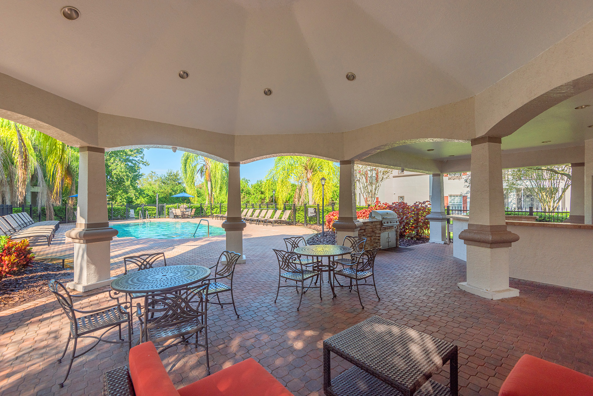 Asprey outdoor kitchen with entertainment area