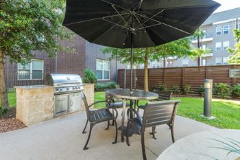 AVANT on Market Center - Outdoor grills for entertaining