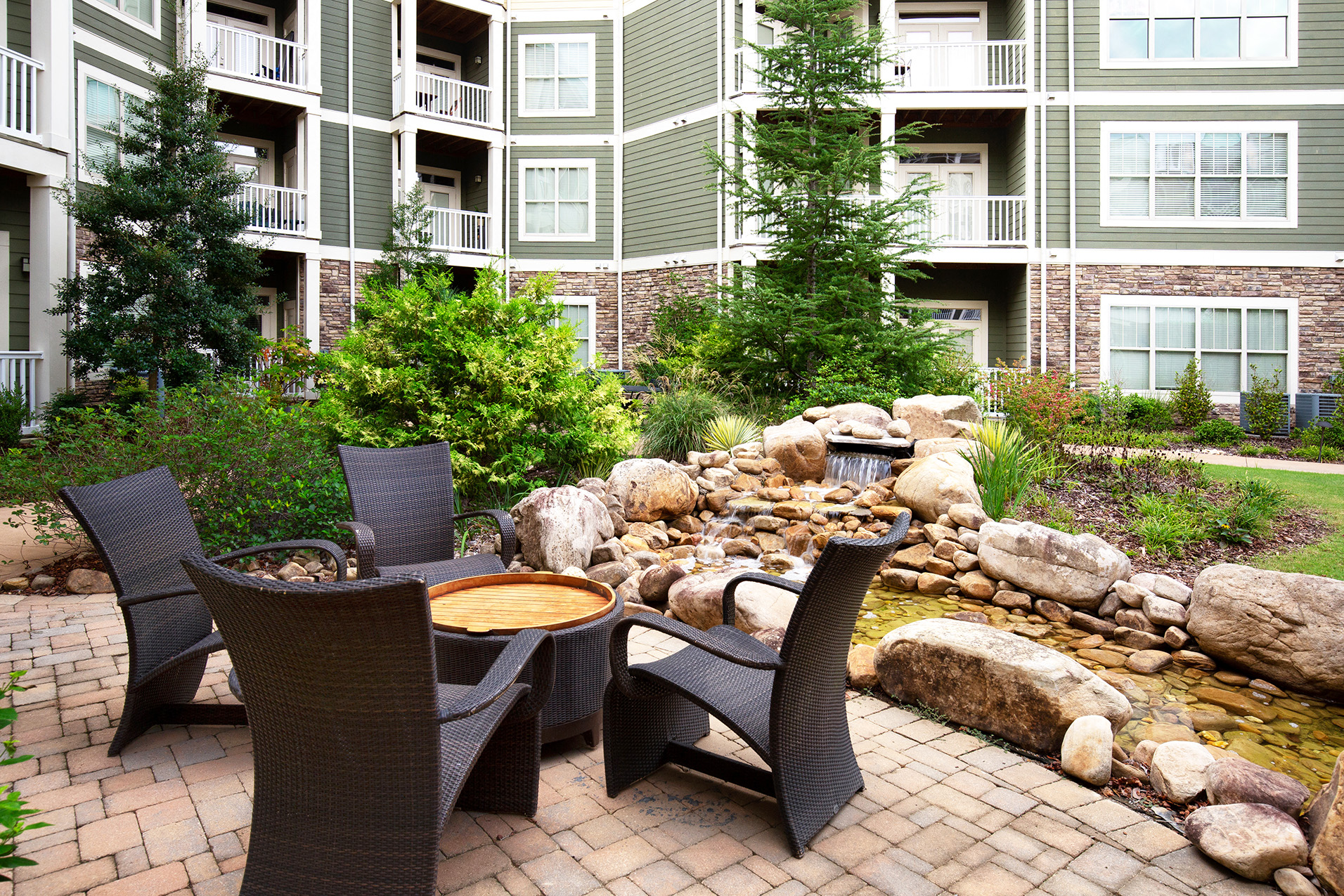 Parc at Grandview Apartments outdoor seating area