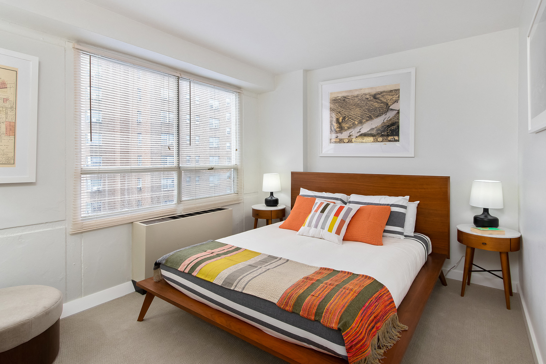 910 Penn - Bedroom with carpet